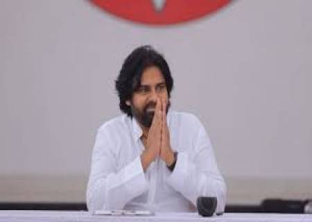 பரபரப்பான அரசியல் வேலை களுக்கு நடுவே “ ஹரிஹர வீரமல்லு “ பட வேலைகளில் சில மணிநேரங்கள்'' என குறிப்பிட்டுள்ளார்  துணை முதல்வர் பவன் கல்யாண்.