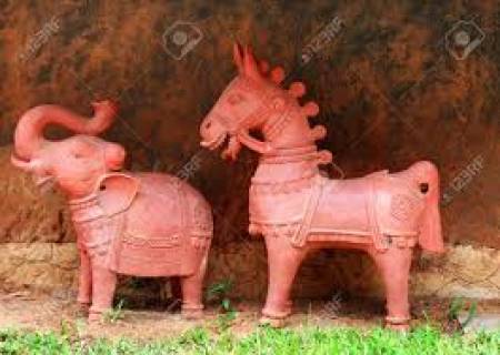 நம் வீட்டு வாசலில்  அதிர்ஷ்டம் பெருக இருக்க வேண்டிய முக்கிய பொருட்கள். 