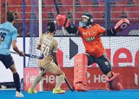 ஹாக்கி இந்தியா லீக் போட்டியில் தமிழக அணி 12 புள்ளிகளுடன் முதலிடத்துக்கு முன்னேறியது.