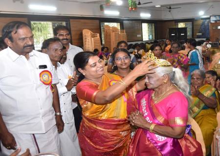 சர்வதேச முதியோர் தின கொண்டாட்ட நிகழ்ச்சி சமூக நலன் மற்றும் மகளிர் உரிமைத்துறை அமைச்சர்  அவர்கள்  தலைமையில் நடைபெற்றது.