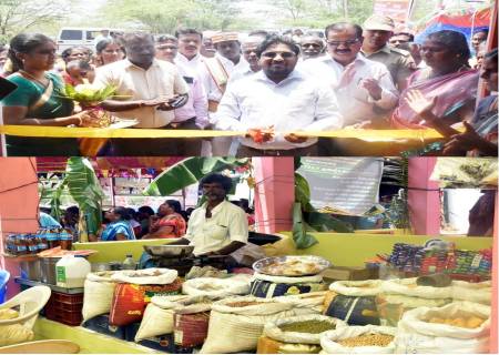 நரிக்குடி ஊராட்சி ஒன்றியம், நாலூர் கிராம ஊராட்சியில் “கிராம இயற்கை சந்தை”-யினை மாவட்ட ஆட்சித்தலைவர்  அவர்கள் துவக்கி வைத்தார்.