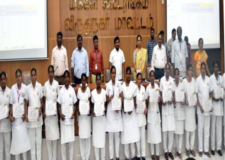 மகப்பேறு மற்றும் சிசு இறப்பு விகிதத்தை குறைக்கும் முயற்சியாக சிறப்பு பயிற்சி வழங்கப்பட்ட செவிலியர்களுக்கு மாவட்ட ஆட்சித்தலைவர் அவர்கள் சான்றிதழ்களை வழங்கினார்.
