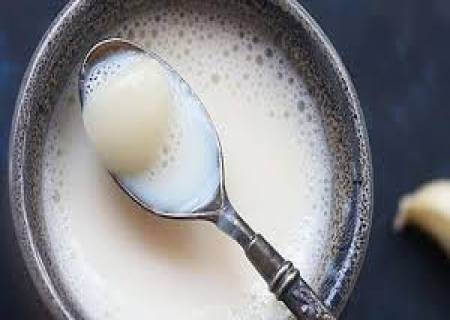 பாலில் பூண்டு கலந்து குடித்தால் ரத்தத்தில் சேரும் கொழுப்புகளை குறைக்கும்.