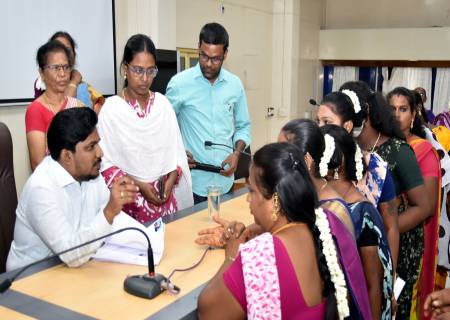 திருநங்கைகளுக்கான சிறப்பு குறைதீரக்கும் நாள் கூட்டம்  மாவட்ட ஆட்சித்தலைவர் அவர்கள் தலைமையில் நடைபெற்றது.