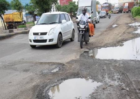 நெடுஞ்சாலை துறை சார்பில் சங்கரன் கோவில் முக்கு முதல் புது பஸ் ஸ்டாண்ட் வரையி லான 1.4 கி.மீ., துாரத்தை 7 மீட்டரில் இருந்து 10 மீட்டராக விரிவாக்கம் செய்ய ரூ.7 கோடி நிதி ஒதுக்கீடு.