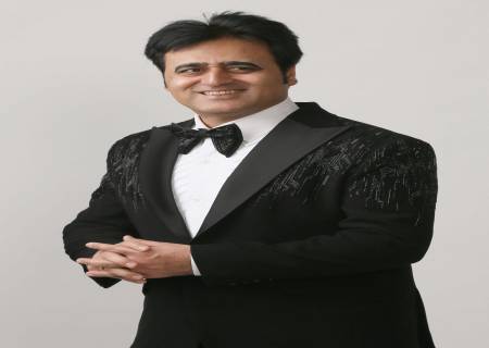 2,000 ரூபாய்க்கு தொழில் தொடங்கி, வீடு வீடாகச் சென்று ஹேர் ஆயில் விற்று, இப்போது ரூ. 1,65,10,00,000 சம்பாதிக்கும் நபர்