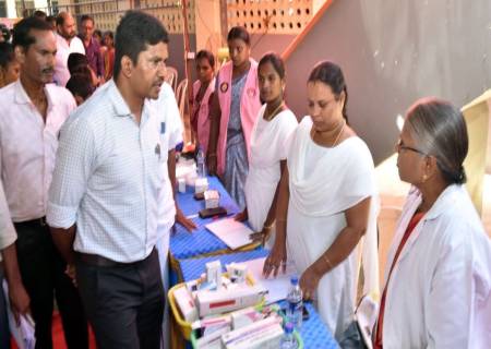 உங்களுடன் ஸ்டாலின் முகாம் நடைபெற்று வருவதை மாவட்ட ஆட்சித்தலைவர் அவர்கள் நேரில் சென்று பார்வையிட்டார்.