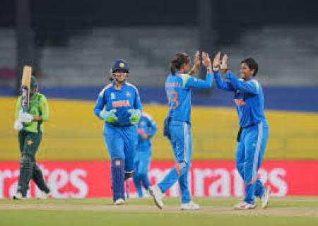 இந்திய பெண்கள்  அணி  உலக கோப்பை கிரிக்கெட் லீக் போட்டியில் 88 ரன் வித்தியாசத்தில் பாகிஸ்தானை வென்றது.