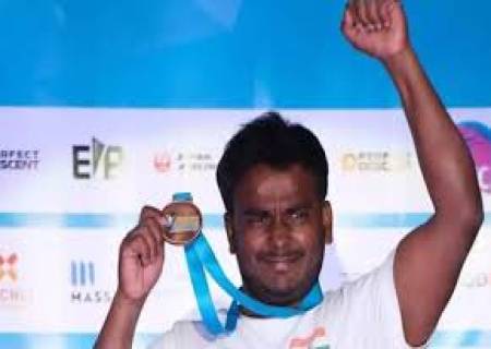 பாரா 'கிளைம்பிங்' உலக கோப்பை தொடரில் மணிகண்டன் குமார் 'தங்கம் வென்றார்.