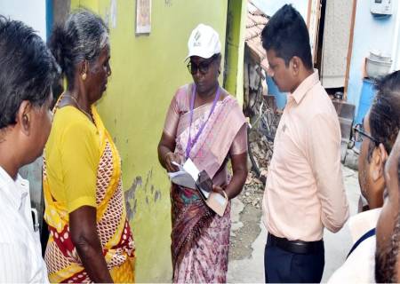 வாக்காளர் பட்டியல் சிறப்பு தீவிரத் திருத்தம்- 2026 வாக்காளர் படிவம் வழங்கப்பட்டு வருவதையும் மாவட்ட தேர்தல் அலுவலர் , மாவட்ட ஆட்சித்தலைவர் அவர்கள் நேரில் சென்று பார்வையிட்டு ஆய்வு செய்தார்.