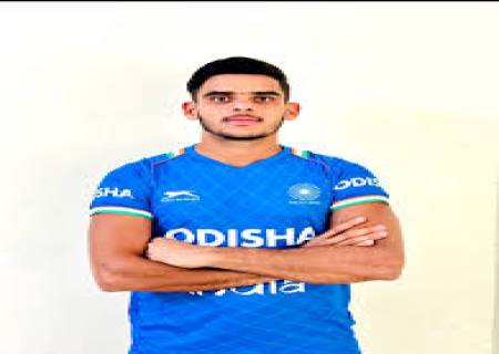 ரோகித் ஜூனியர் உலக கோப்பை ஹாக்கி தொடருக்கான இந்திய அணியின் கேப்டனாக  நியமிக்கப்பட்டார்.