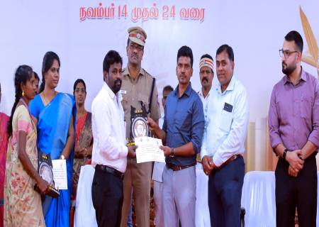 விருதுநகர் மாவட்டத்தில் வாக்காளர் பட்டியல் சிறப்பு தீவிர திருத்தப் பணிகளில் சிறப்பாக பணியாற்றிய வாக்குச்சாவடி நிலை அலுவலர்களுக்கு பாரட்டுச் சான்றிதழ் மற்றும் கேடயங்கள் வழங்கி பாராட்டு.