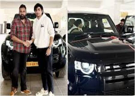 “ஒஜி' பட இயக்குனர் சுஜித்திற்கு பவன் கல்யாண்  முதல் முறையாக இயக்குனருக்கு கார் பரிசு.