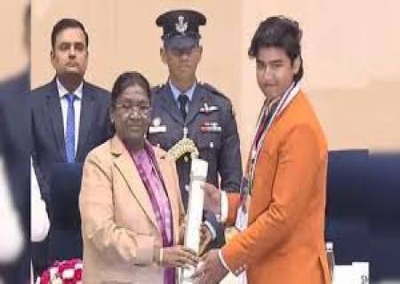 'பிரதமரின் ராஷ்ட்ரிய பால புரஸ்கார்' விருதுஇளம் வீரர் வைபவ் சூர்யவன்ஷி பெற்றார்.