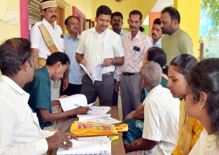 வாக்காளர் பட்டியலில் புதியதாக பெயர் சேர்க்க, பெயர் நீக்கம் செய்ய, பெயர் திருத்தம், முகவரி மாற்றம் தொடர்பான  விண்ணப்பங்கள் பெறுவதற்கான சிறப்பு முகாம் நடைபெற்று வருவதை மாவட்ட தேர்தல் அலுவலர்,மாவட்ட ஆட்சித்தலைவர், அவர்கள் நேரில் சென்று ஆய்வு .