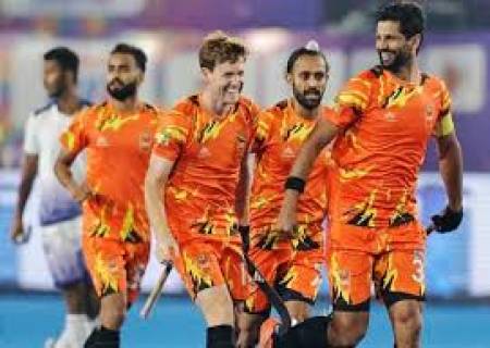 பெங்கால் அணி 3-2 என,  ஹாக்கி இந்தியா லீக் போட்டியில் டில்லியை வென்றது.