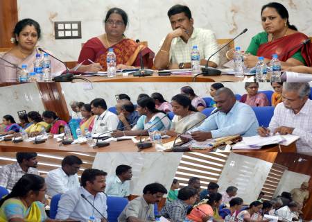 தமிழ்நாடு குழந்தை உரிமைகள் பாதுகாப்பு ஆணையத்தின் தலைவர் திருமதி புதுக்கோட்டை விஜயா அவர்கள் தலைமையில் அனைத்து துறை அலுவலர்களுடன் குழந்தைகள் நலன் சார்ந்த பணிகள் குறித்த ஆய்வுக்கூட்டம் நடைபெற்றது.