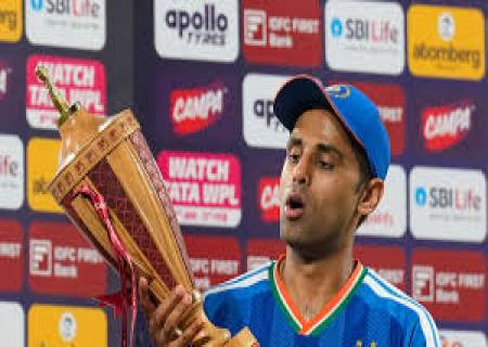 இந்திய அணியின் கேப்டன் சூர்யகுமார் யாதவ் நியூசிலாந்துக்கு எதிரான 20 ஓவர் தொடரை வென்று, தொடர் நாயகன் விருது பெற்றார். 