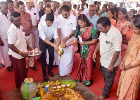 விருதுநகர் - பாலவநத்தம் - அருப்புக்கோட்டை சாலையினை இரு வழிச்சாலையிலிருந்து நான்கு வழிச்சாலையாக  மேம்படுத்தும் பணிகளுக்குஅமைச்சர் அவர்கள் அடிக்கல் நாட்டினார்.