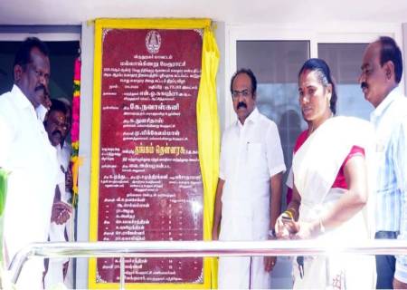 மல்லாங்கிணறு பேரூராட்சி அரசு ஆரம்ப சுகாதார நிலையத்தில் புதிதாக கட்டப்பட்டுள்ள கூடுதல் பொது சுகாதார கட்டடத்தினை  அமைச்சர் அவர்கள் பொதுமக்களின் பயன்பாட்டிற்கு திறந்து வைத்தார்.