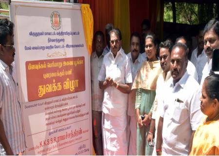 பிளவுக்கல் பெரியாறு அணைப் பகுதியில்  பூங்கா புணரமைக்கும் பணி, அதன் உள்கட்டமைப்புகளை புதுப்பித்தல் மற்றும் அணைக்கு செல்லும் அணுகுசாலையினை மேம்படுத்தும் பணிகளை அமைச்சர் அவர்கள் அடிக்கல் நாட்டி தொடங்கி வைத்தார்.