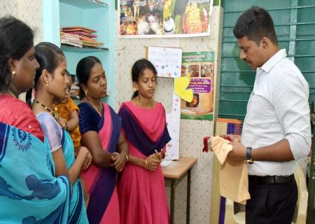 அங்கன்வாடி தொடக்க நாளிலேயே நலத்திட்டங்கள் முழுமையாகக் கிடைப்பதை உறுதி செய்ய அதிகாரிகள் நேரடிக் கண்காணிப்பு.