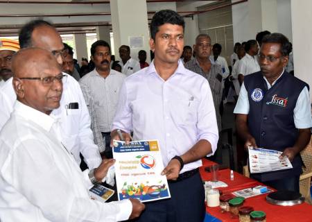 உணவு பாதுகாப்பு கண்காட்சியினை மாவட்ட ஆட்சித்தலைவர் அவர்கள் தொடங்கி வைத்தார்.