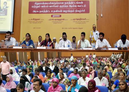 சிறுபான்மையினருக்கான நலத்திட்டங்கள் மற்றும் வக்ஃபு வாரிய செயல்பாடுகள் குறித்துஅமைச்சர் பெருமக்கள் அவர்கள் ஆய்வு மேற்கொண்டு, பயனாளிகளுக்கு  நலத்திட்ட உதவிகளை வழங்கினார்கள்.