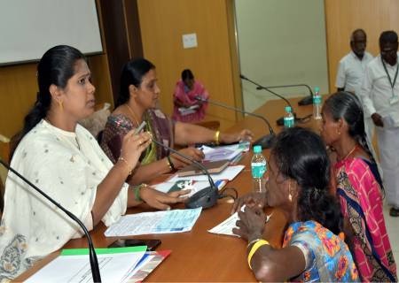 மக்கள் குறைதீர்க்கும் நாள் கூட்டம் மாவட்ட வருவாய் அலுவலர் அவர்கள் தலைமையில் நடைபெற்றது.