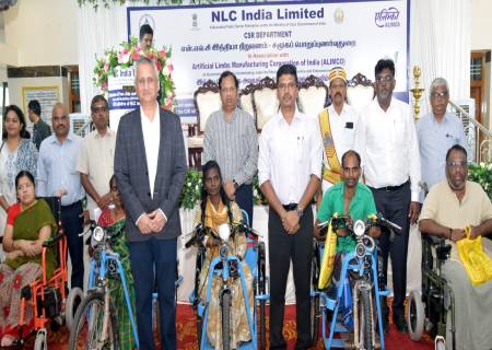 288 மாற்றுத்திறனாளிகளுக்கு  உதவி உபகரணங்களை மாவட்ட ஆட்சித்தலைவர் அவர்கள் வழங்கினார்.