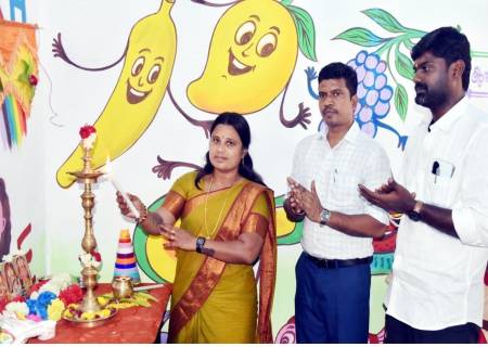 சமூக நலன் மற்றும் மகளிர் உரிமைத்துறை அமைச்சர் திருமதி கு.ஜெகதீஸ்வரி அவர்கள்  ரூ.1.13 கோடி மதிப்பீட்டில் கட்டப்பட்டுள்ள 6 அங்கன்வாடி மைய கட்டடங்களை திறந்து வைத்தார்.