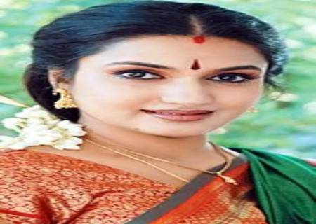 மலையாளத்தில் மீண்டும் சுகன்யா நடிக்கும் 'வரவு'.