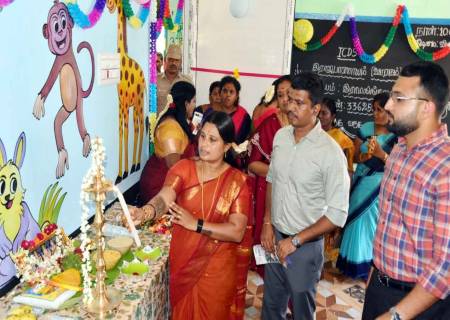 சமூக நலன் மற்றும் மகளிர் உரிமைத்துறை அமைச்சர்  அவர்கள் இராஜபாளையம் ஊராட்சி ஒன்றியத்தில் ரூ.95 இலட்சம் மதிப்பில் புதிதாக கட்டப்பட்ட அங்கன்வாடி மையங்கள் மற்றும் சமுதாய கூட்டத்தினை திறந்து வைத்தார்.