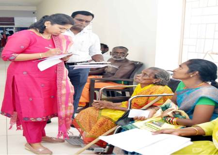 மக்கள் குறைதீர்க்கும் நாள் கூட்டம் மாவட்ட ஆட்சித்தலைவர்  அவர்கள் தலைமையில் நடைபெற்றது.