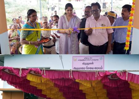 அருப்புக்கோட்டை ஆத்திபட்டியில் விழுதுகள் அருகாமை சேவை மையத்தினை மாவட்ட ஆட்சித்தலைவர் அவர்கள் திறந்து வைத்தார்.