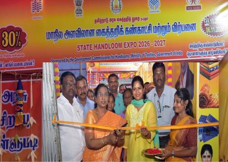 மாநில அளவிலான கைத்தறி கண்காட்சி மற்றும் விற்பனையினை கைத்தறி, கைத்திறன், துணி நூல் மற்றும் கதர் துறை அரசு செயலர்  அவர்கள் மாவட்ட ஆட்சித் தலைவர் அவர்கள் தலைமையில் தொடங்கி வைத்தார்.