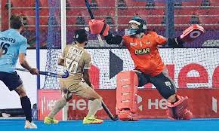 ஹாக்கி இந்தியா லீக் போட்டியில் தமிழக அணி 12 புள்ளிகளுடன் முதலிடத்துக்கு முன்னேறியது.