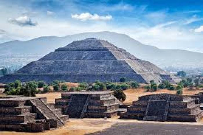 உலகின் பெரிய பிரமிடு மெக்சிகோவில் உள்ள சோலுலா பிரமிடு