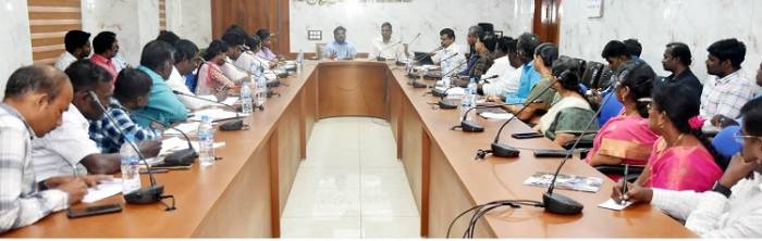 விருதுநகர் மாவட்டத்தில் பள்ளிக்கல்வித்துறையில் மேற்கொள்ளப்பட்டு வரும் பணிகள் மற்றும் திட்டங்களைஅறிந்து கொள்ள தூத்துக்குடி மாவட்ட ஆட்சித்தலைவர் திரு.க.இளம்பகவத், பள்ளிக்கல்வித்துறை அலுவலர்கள் குழு வருகை.