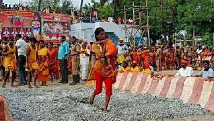புதுப்பாளையம் மாரியம்மன் கோயில் சித்திரை பூக் குழி திருவிழா கொடியேற்றம்.