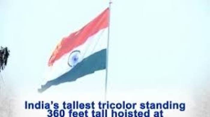 வாகா எல்லையில் கம்பீரமாக பறக்கும் புதிய இந்திய தேசிய கொடி
