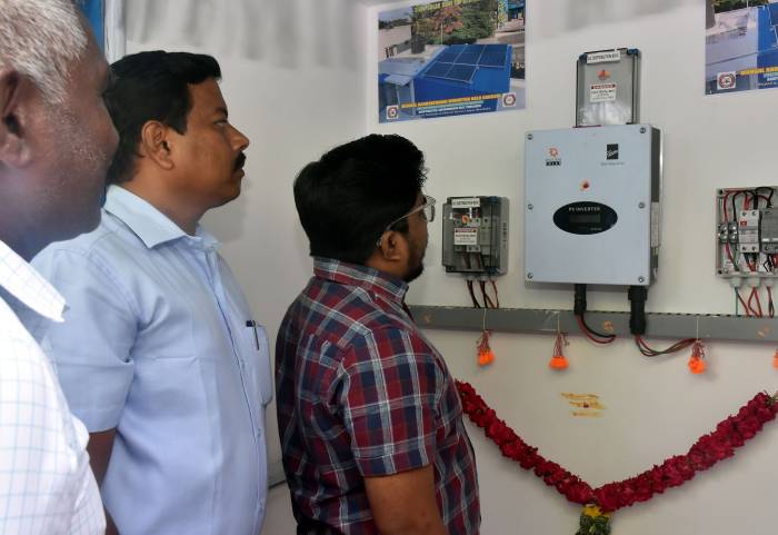 அருப்புக்கோட்டை மற்றும்  விருதுநகர் ஊராட்சி ஒன்றியப் பகுதிகளில் நடைபெற்று வரும் வளர்ச்சிப் பணிகள் குறித்து மாவட்ட ஆட்சித்தலைவர் , அவர்கள் நேரில் சென்று பார்வையிட்டு ஆய்வு செய்தார்.