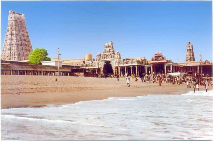 திருச்செந்தூர் செல்வதாக இருந்தால் புதன்கிழமையில் புறப்பட்டு சென்று இரவு அங்கு தங்கி வியாழக்கிழமையில் முருகப் பெருமானை வழிபடுவதே சரியானதாகும்.
