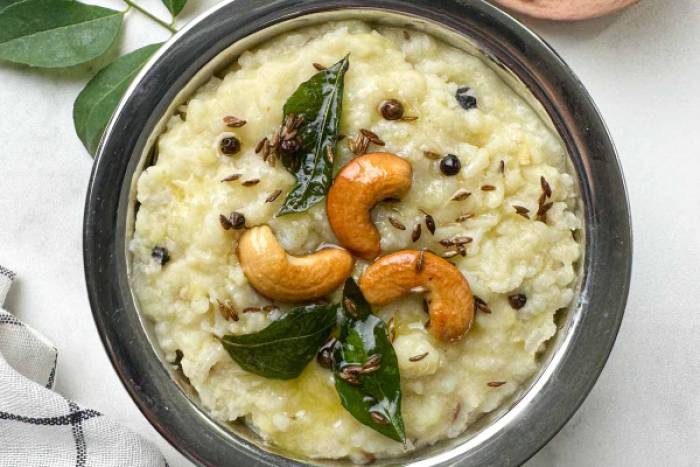 மிளகு பொங்கல் செய்யும் போது பாசிப்பருப்பு லேசாக வறுத்து செய்தால் வாசமாக இருக்கும்.
