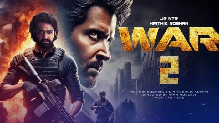 39 ஆண் டுகளுக்கு பின் இப்போது ரஜினியுடன் போட்டி போடுகிறார் ஹிருத்திக் ரோஷன்.