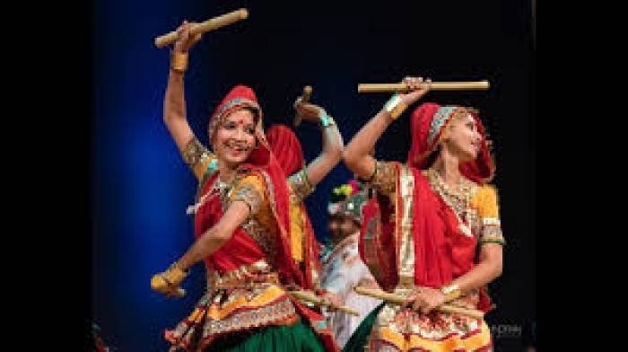 குஜராத்மாநிலத்தின்புகழ்பெற்றநடனம்.