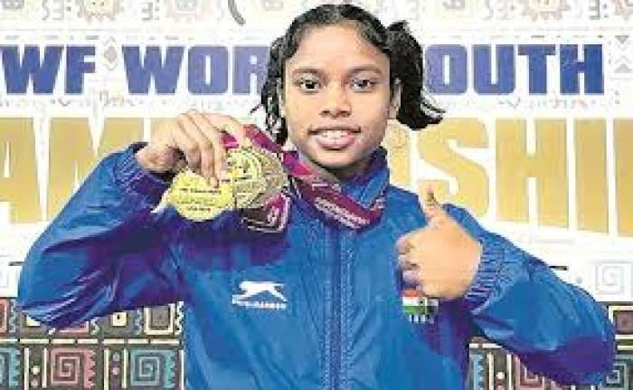 யூத் விளையாட்டு பளுதுாக்குதலில்,தங்க பதக்கத்தை வென்றார் இந்தியாவின் பிரிதீஸ்மிதா போய்.