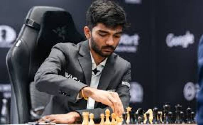 கிளட்ச் செஸ் தொடரில் இந்தியாவின் குகேஷ் முதலிடத்தில் உள்ளார்.