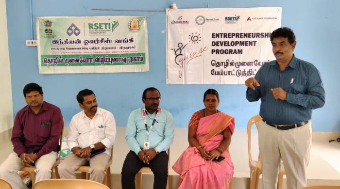 விருதுநகர் மாவட்டம், வத்திராயிருப்பு ஒன்றியத்திற்குட்பட்ட கோபாலபுரம் கிராமத்தில் மாற்றுத்திறனாளிகளுக்கான 10 நாட்கள் தொழில் முனைவோர் பயிற்சி முகாம்.