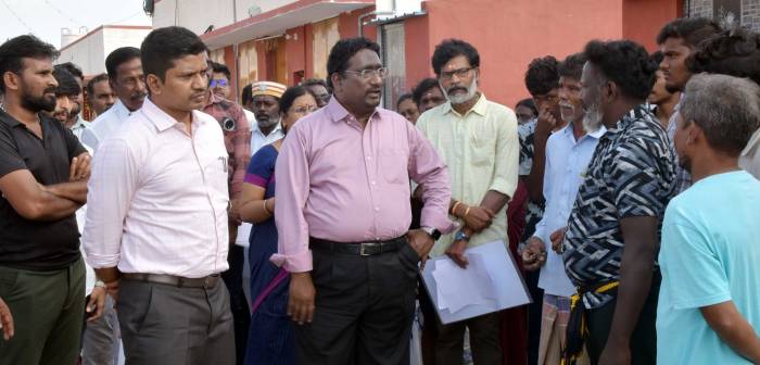 குல்லூர்சந்தை மற்றும் மல்லாங்கிணறு ஆகிய இடங்களில் உள்ள இலங்கைத் தமிழர் மறுவாழ்வு முகாம்களில், அயலகத் தமிழர் நலன் மற்றும் மறுவாழ்வுத் துறை ஆணையர்  அவர்கள் நேரில் சென்று பார்வையிட்டு ஆய்வு செய்தார்.